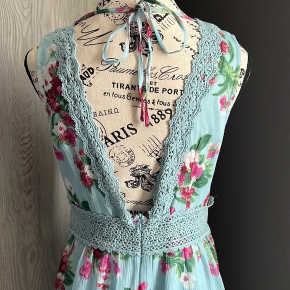 Beautiful Floral Maxi Dress NWT - Picture 7 of 16